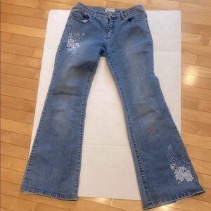 Retro vibe SUSHAN  floral Embroidered Women's flared Jeans Size Large fits a 9